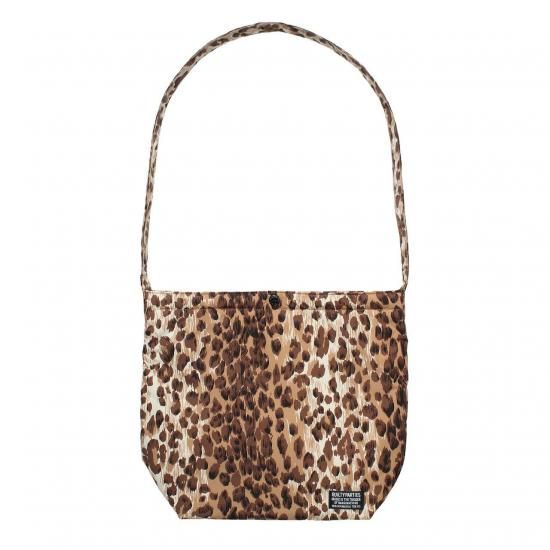 <img class='new_mark_img1' src='https://img.shop-pro.jp/img/new/icons50.gif' style='border:none;display:inline;margin:0px;padding:0px;width:auto;' />WACKO MARIA(拾ޥꥢ) / SPEAK EASY / LEOPARD SHOULDER BAGBEIGE