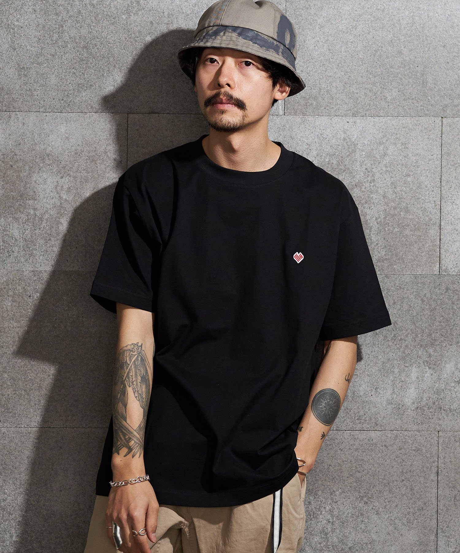 <img class='new_mark_img1' src='https://img.shop-pro.jp/img/new/icons20.gif' style='border:none;display:inline;margin:0px;padding:0px;width:auto;' />＜30%OFF＞【REBIRTH PROJECT】SOUL COTTON Emblem T-shirt  BLK