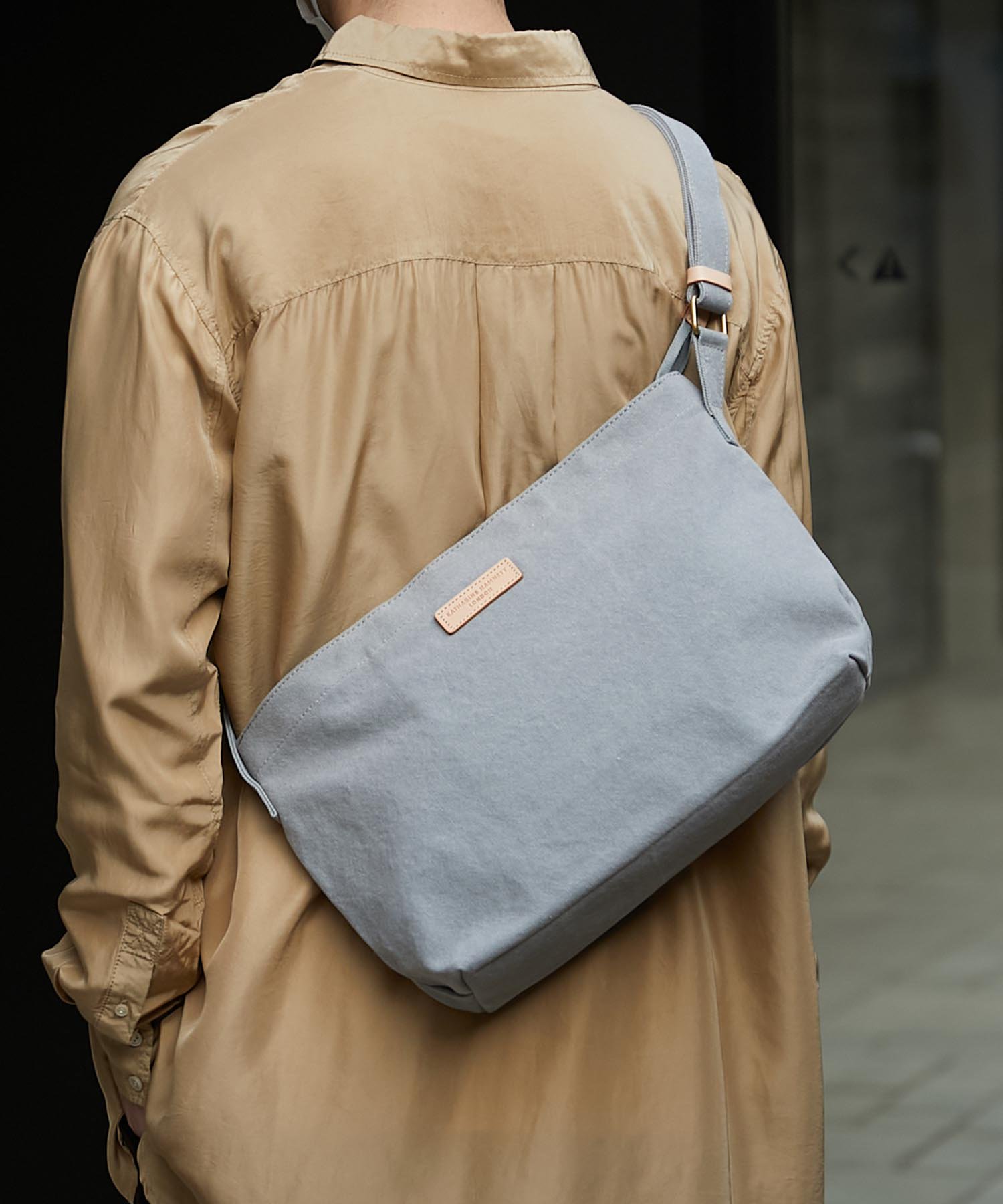 <img class='new_mark_img1' src='https://img.shop-pro.jp/img/new/icons15.gif' style='border:none;display:inline;margin:0px;padding:0px;width:auto;' />【KATHARINE HAMNETT LONDON】SHOULDER TOTE BAG（GRY）