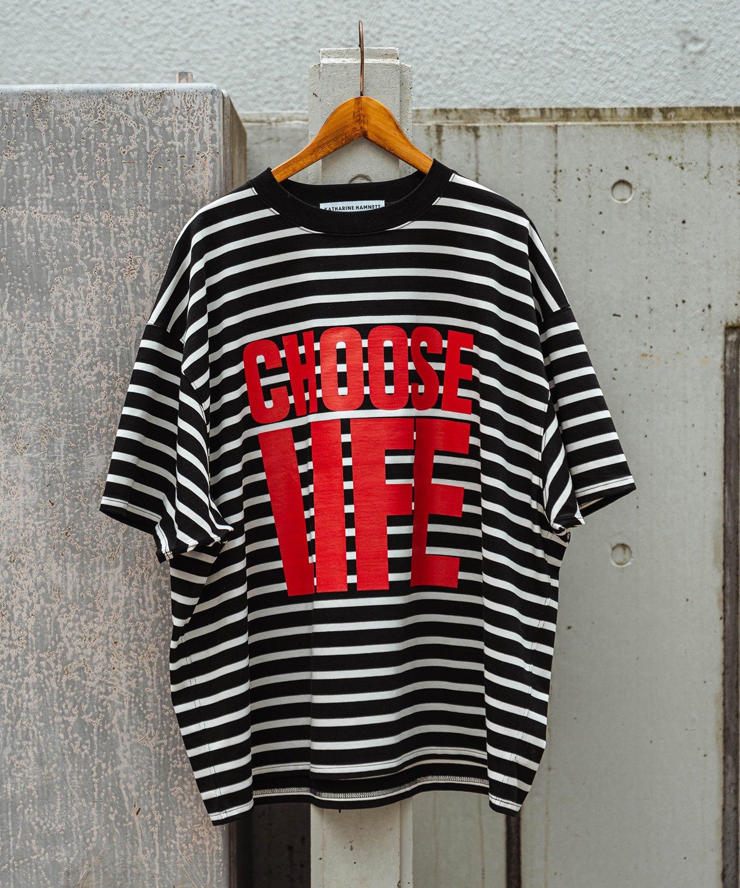 KATHARINE HAMNETT/キャサリンハムネット ´CHOOSE LIFE´ BORDER BIG TEE-