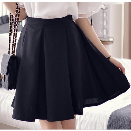 お嬢様風フリルリボン袖 黒フレアスカートのセットアップ 白黒 きれいめオフィス通勤レディース韓国ファッション通販 Maribel