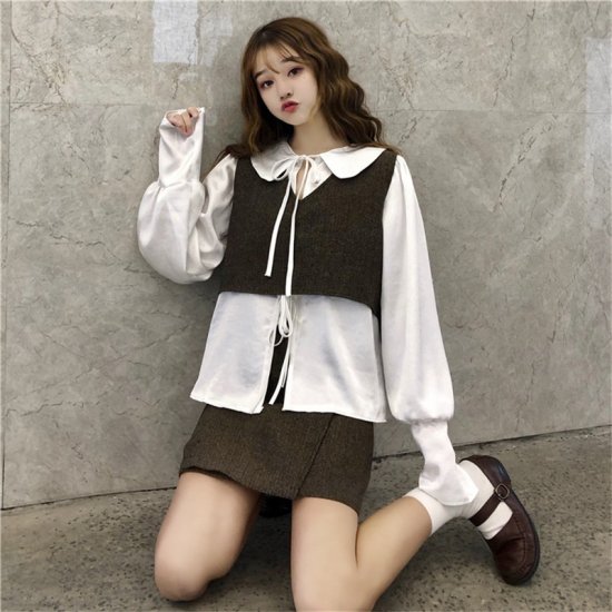 丸襟ブラウスのネックデザインがキュートなベスト付きスカートセットアップ　韓国　2色