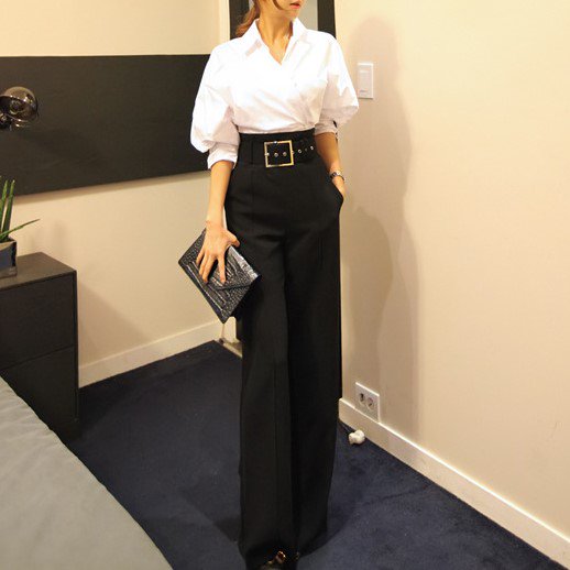オトナ女子のオフィススタイルに 太ベルトがおしゃれなエンタープレスのストレート黒パンツ