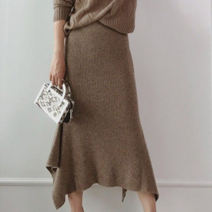大人カジュアルな秋冬スタイル アシメなヘムラインがおしゃれなロング丈リブニットスカート 2色