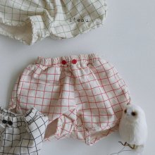 2 button shorts<br>red<br>l'eau<br>20SS <br><s>2,700</s>
