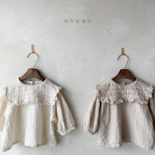 Cream cheese blouse<br>2 color<br>『anggo』<br>22SS<img class='new_mark_img2' src='https://img.shop-pro.jp/img/new/icons13.gif' style='border:none;display:inline;margin:0px;padding:0px;width:auto;' />