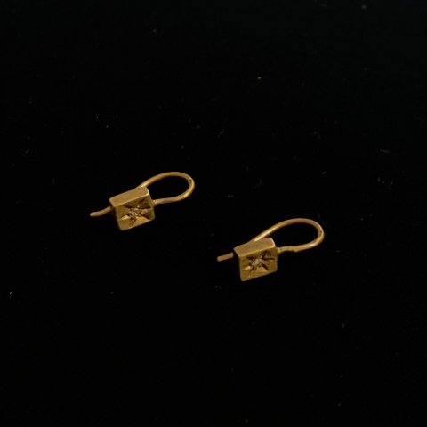   5 octobre / diamond pierced earrings