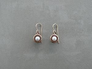 OP-MONACHELLE-02A / Bronze, Pearl, 18K