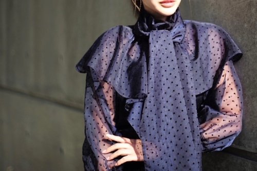 dots bow tie×cape blouse/navy - akiki