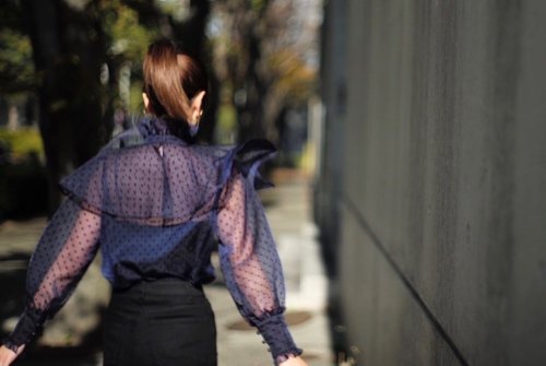 dots bow tie×cape blouse/navy - akiki