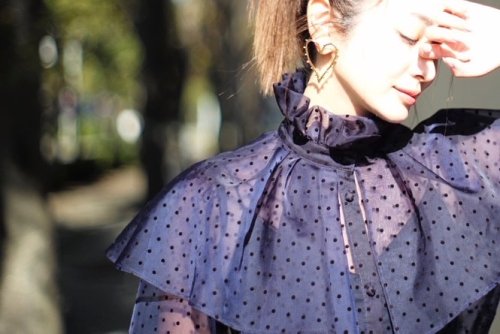 dots bow tie×cape blouse/navy - akiki