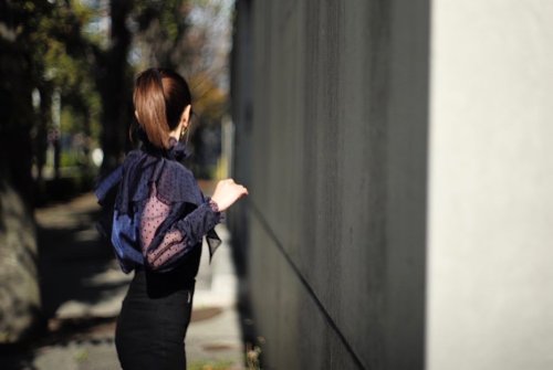 dots bow tie×cape blouse/navy - akiki