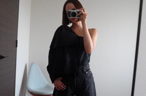 re stock】 ribbon one shoulder blouse/black - akiki
