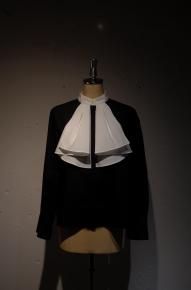 newjabot collar blouse/black  </a> <span class=