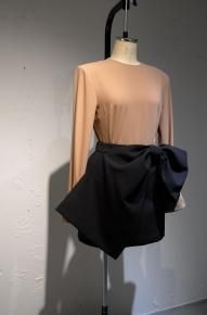 pre orderthe iconic bow skirt/black   </a> <span class=