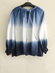 <img class='new_mark_img1' src='https://img.shop-pro.jp/img/new/icons16.gif' style='border:none;display:inline;margin:0px;padding:0px;width:auto;' />luv our days/GRADATION BLOUSE
